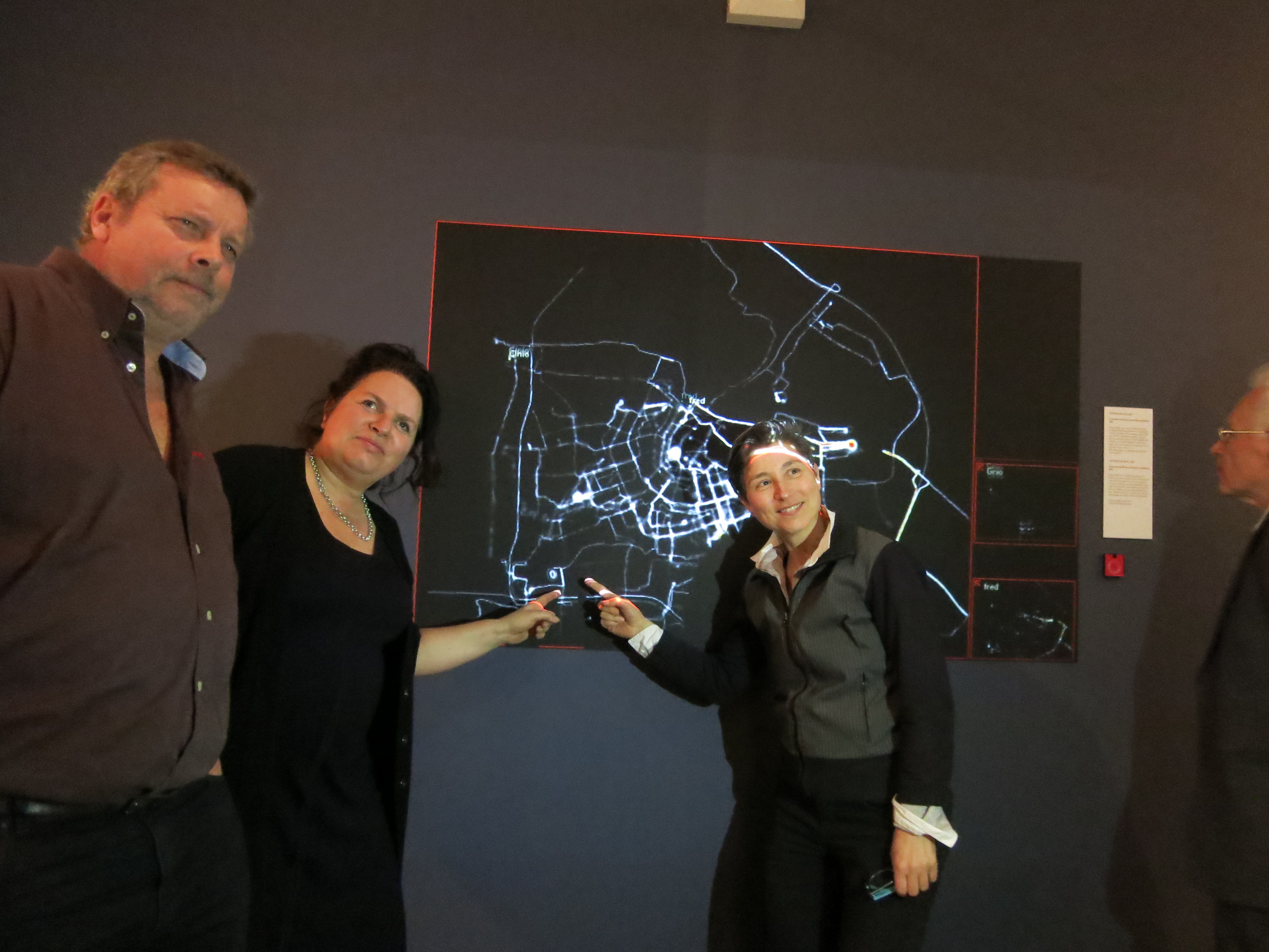 vlnr: Tom Demeyer, Marleen Stikker en Esther Polak in Het Amsterdam Museum